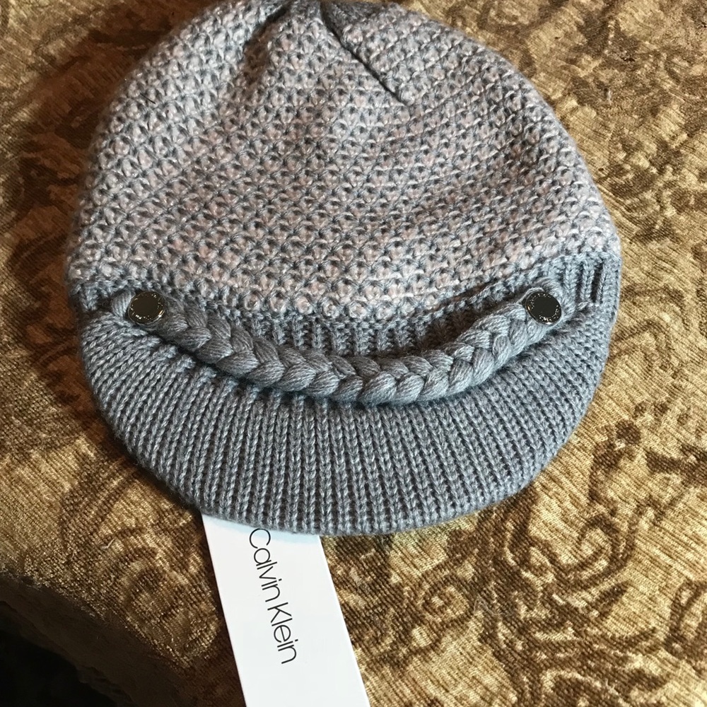 CALVIN KLEIN CAP WOOL GORGEOUS BRAID DETAILS. LOVE